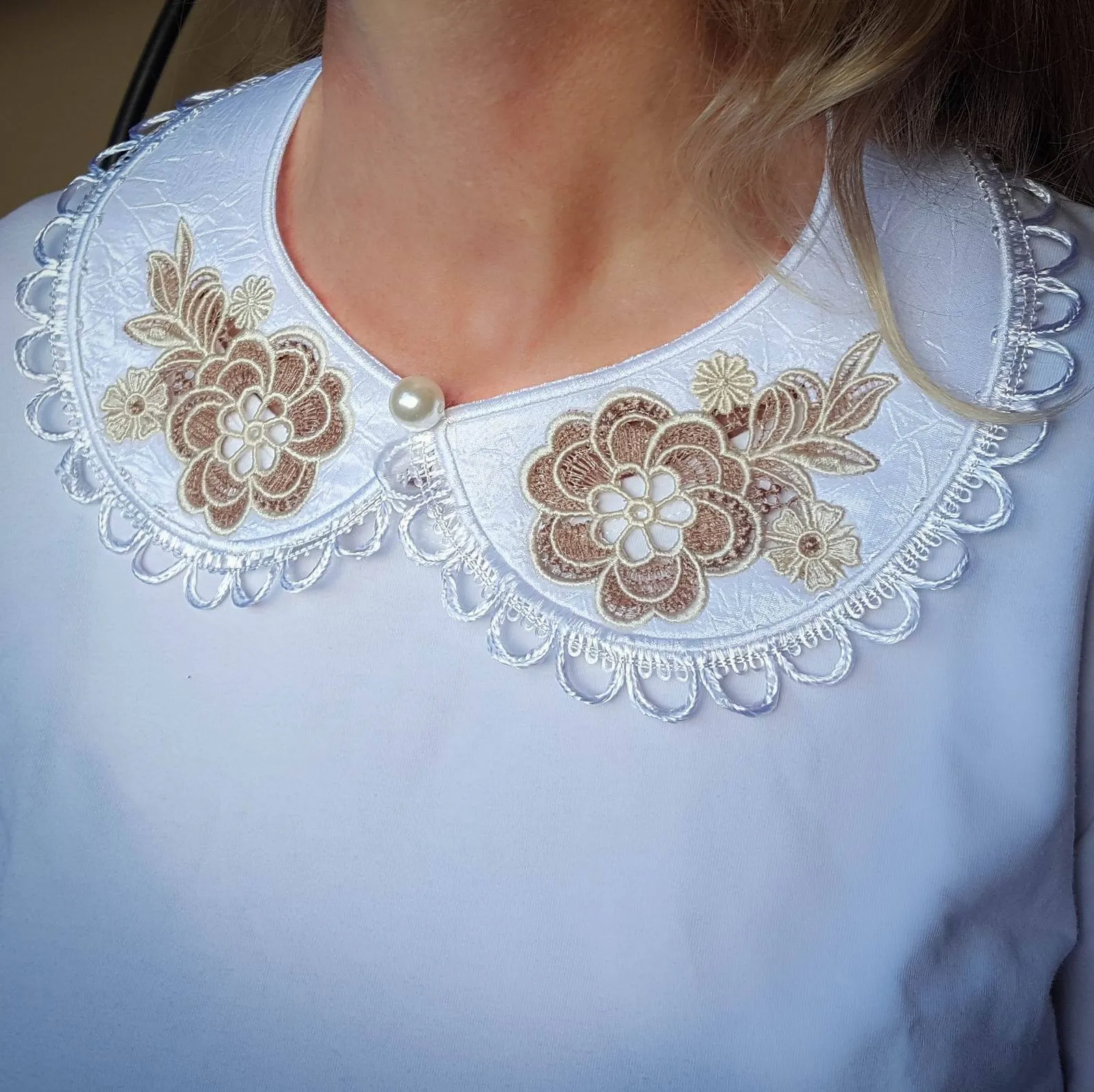 Cutwork Peter Pan Collar