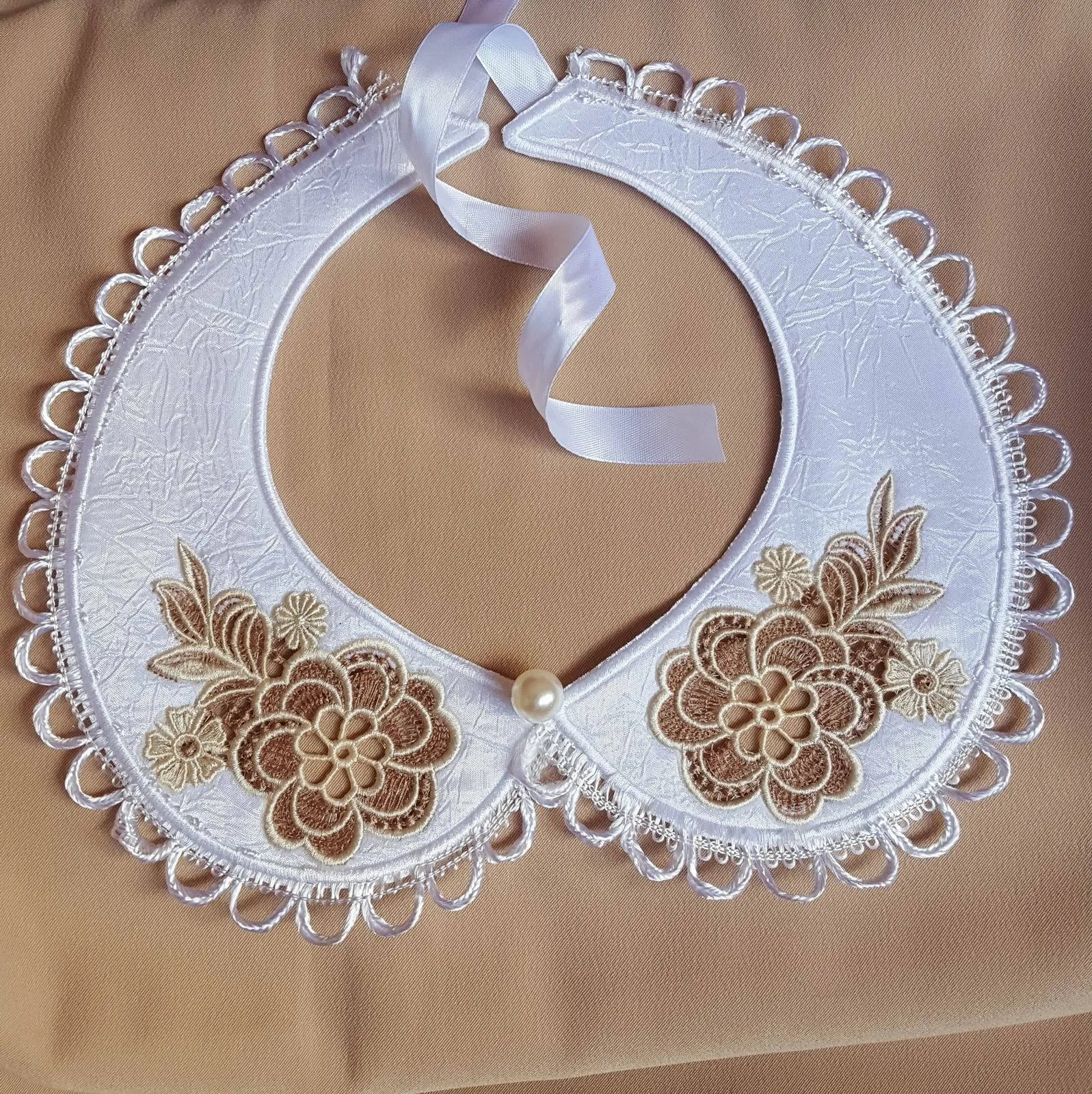 Cutwork Peter Pan Collar