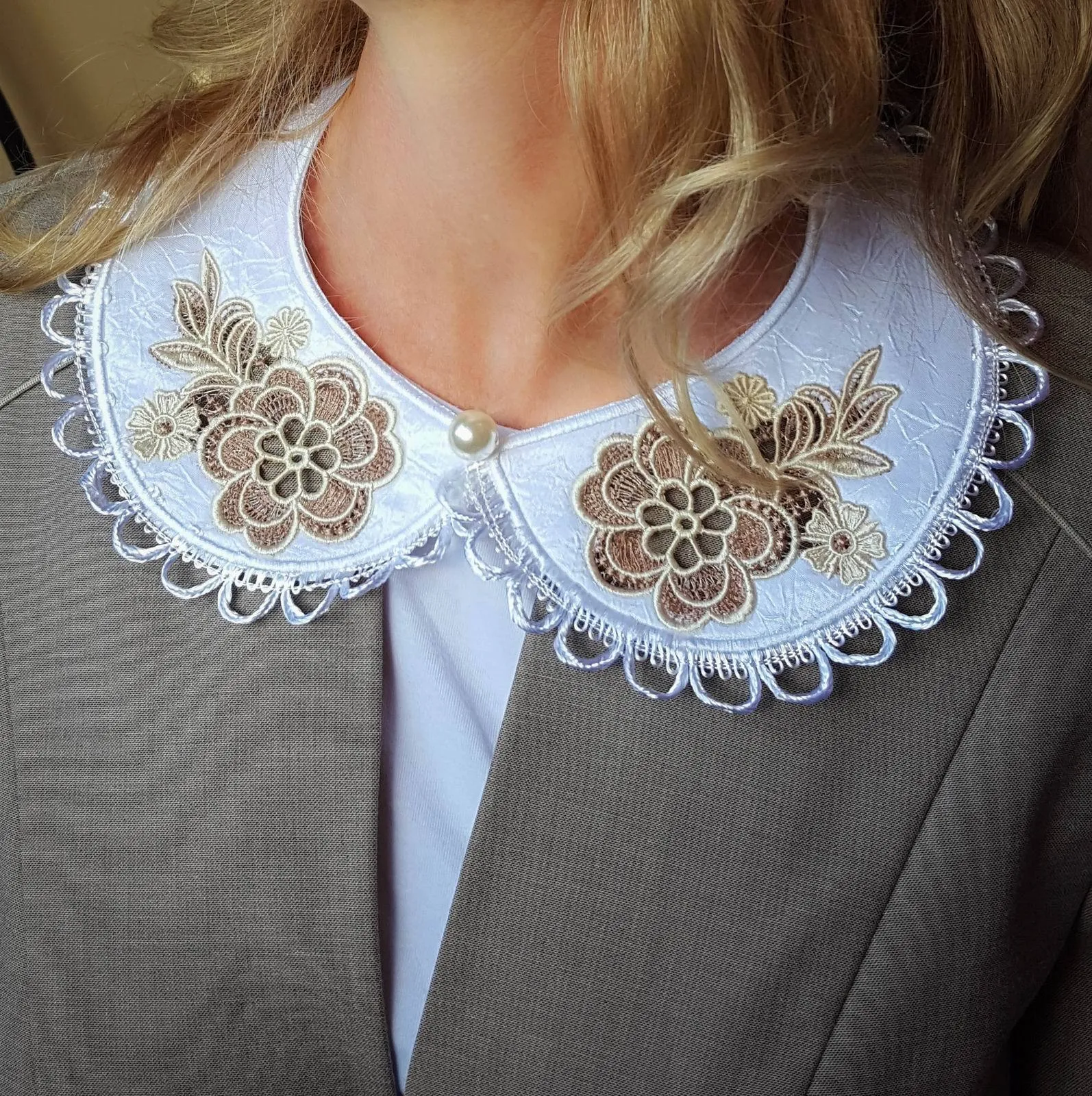 Cutwork Peter Pan Collar