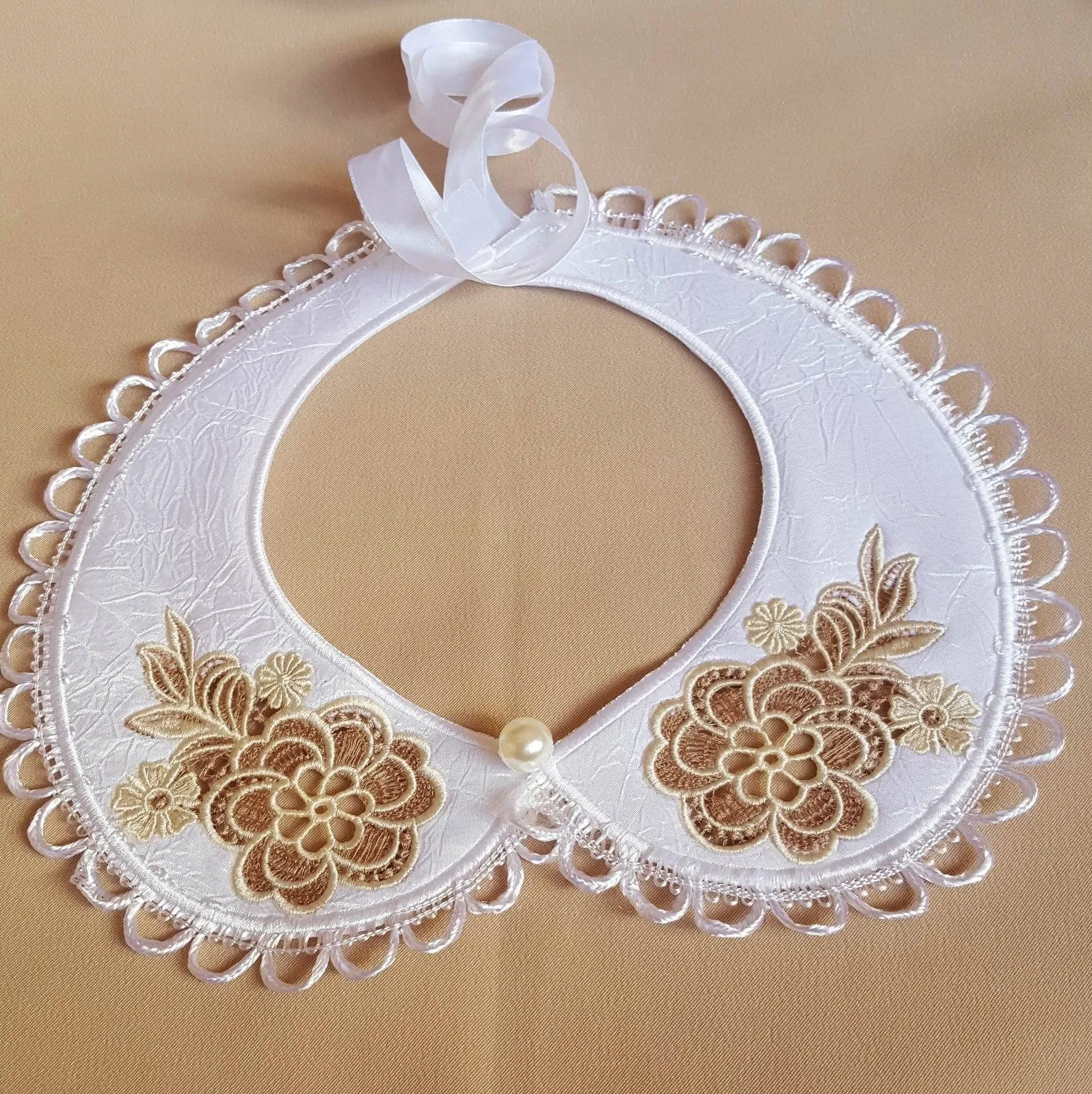 Cutwork Peter Pan Collar