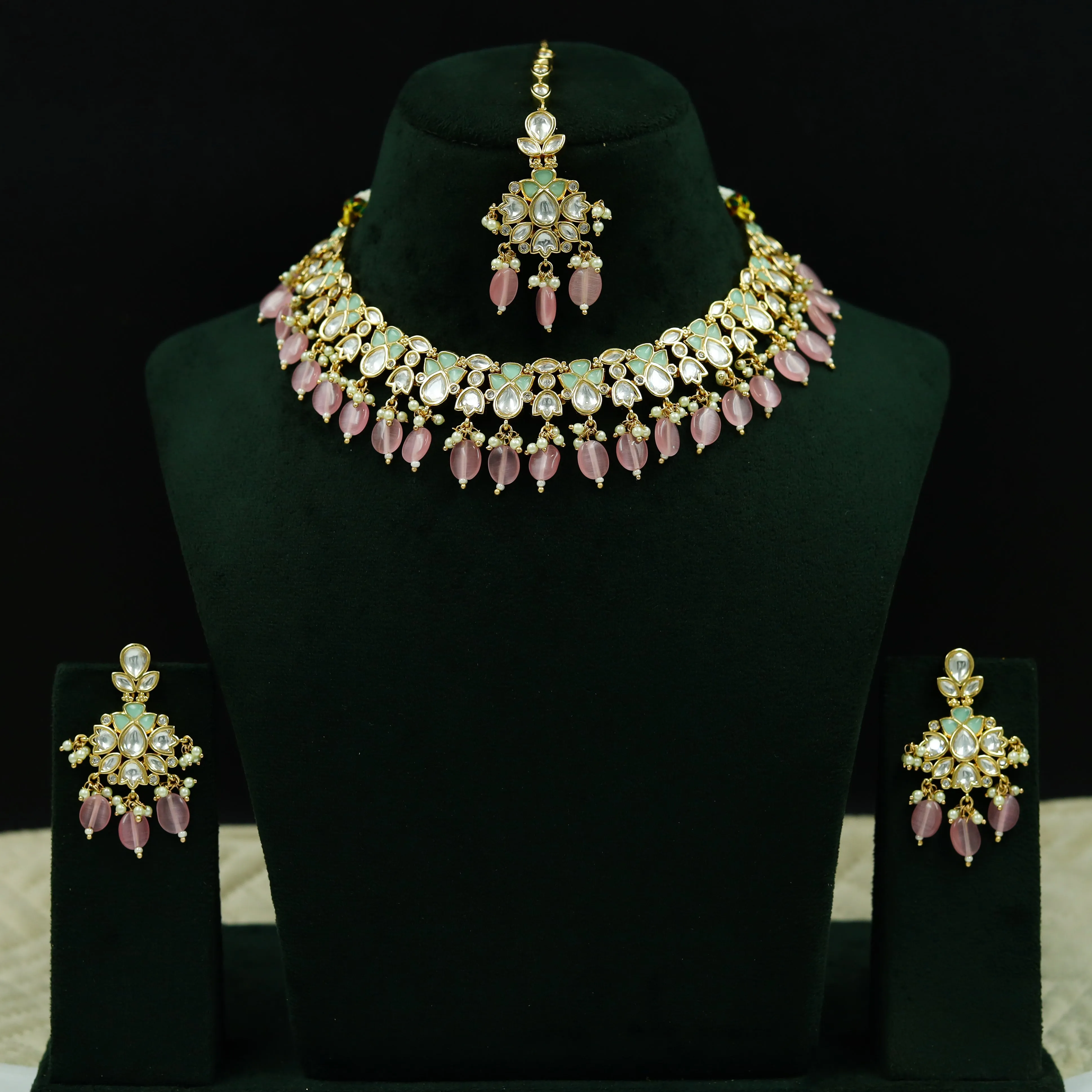 Round Neck Kundan Necklace Set 12178-28