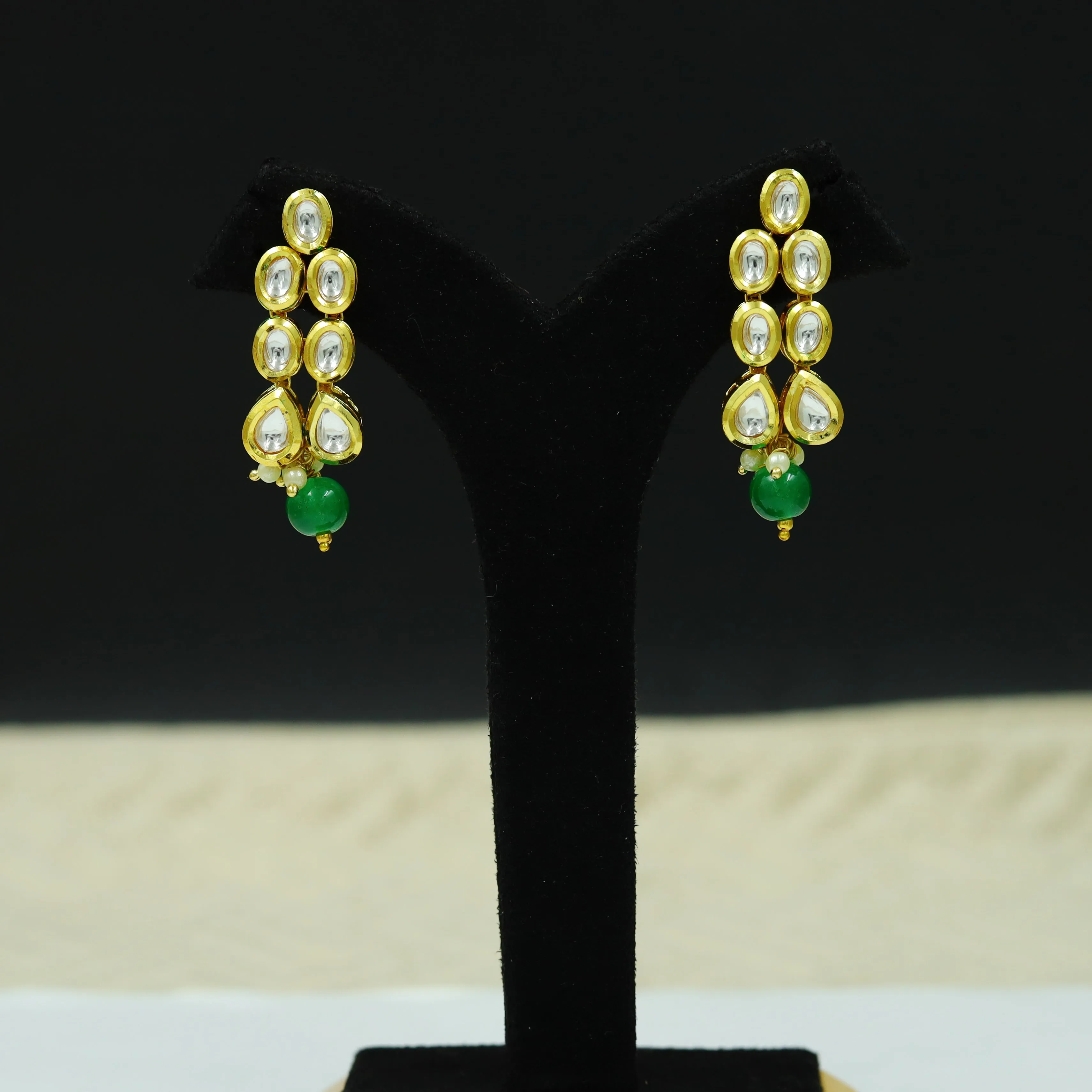 Round Neck Kundan Necklace Set 12923-31