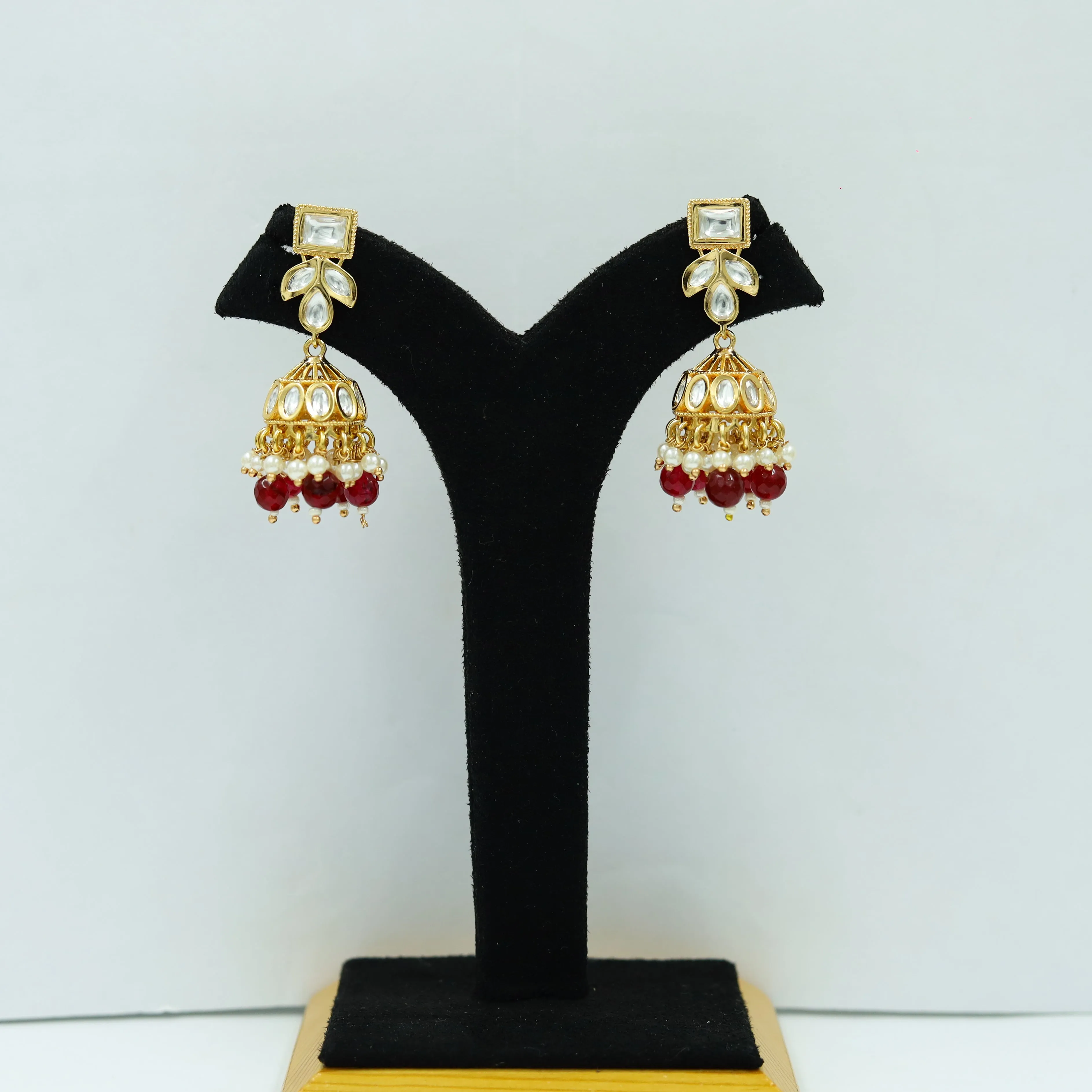 Round Neck Kundan Necklace Set 12942-31